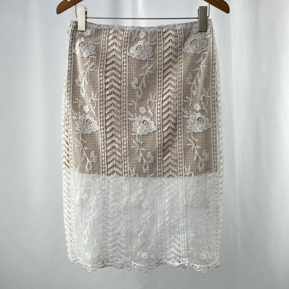 NWT J.O.A. Lace Pencil Skirt in White Size Medium‎ - Picture 2 of 5